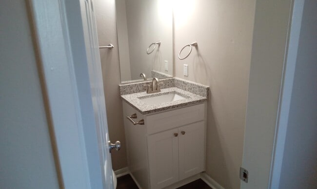 Building Photo - 117 Yorkshire Dr