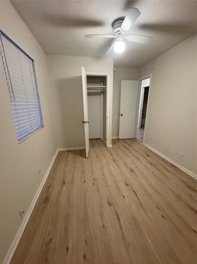 Building Photo - 4009 Hillside Dr