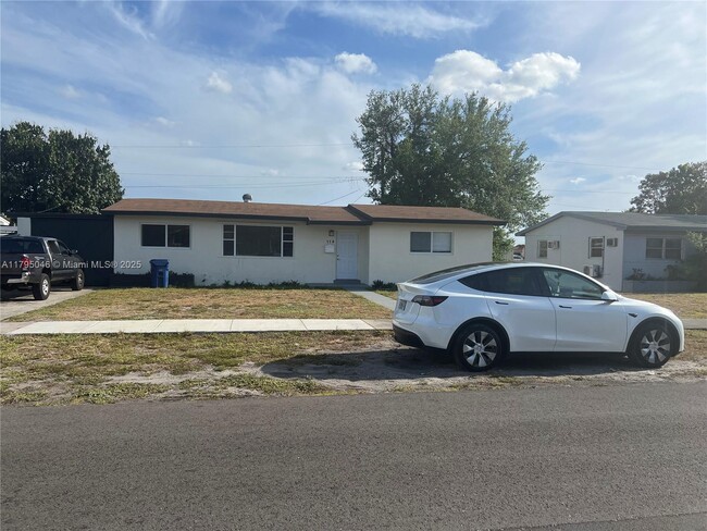 Building Photo - 770 NW 179th St