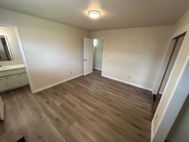 Building Photo - 1613 Carnation Ct