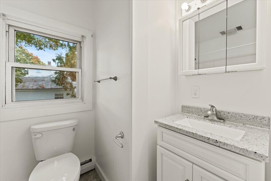 Building Photo - 53 White St