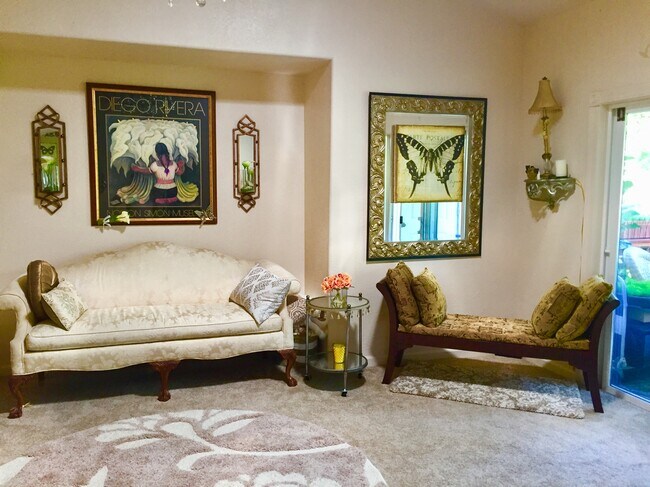 Main living area - 3685 Colony Oaks Dr