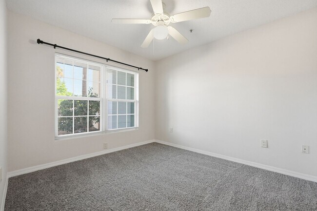 Building Photo - Highly Sought After GROUND-FLOOR Unit at Florida Club!  Pool View!!