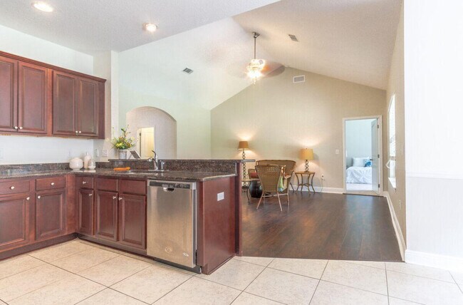 Building Photo - 32 Sonata St