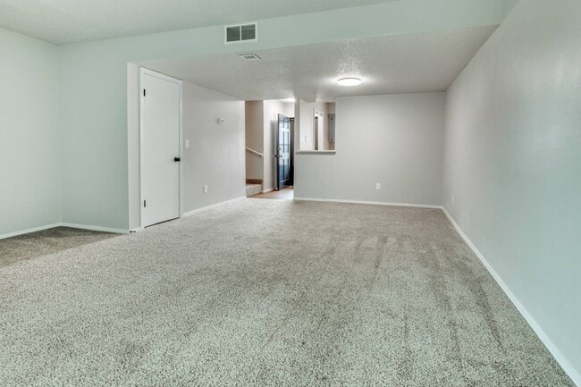 Building Photo - 1229 Lakecrest Dr