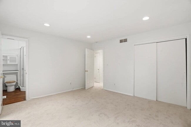 Building Photo - 131 Lee Dr
