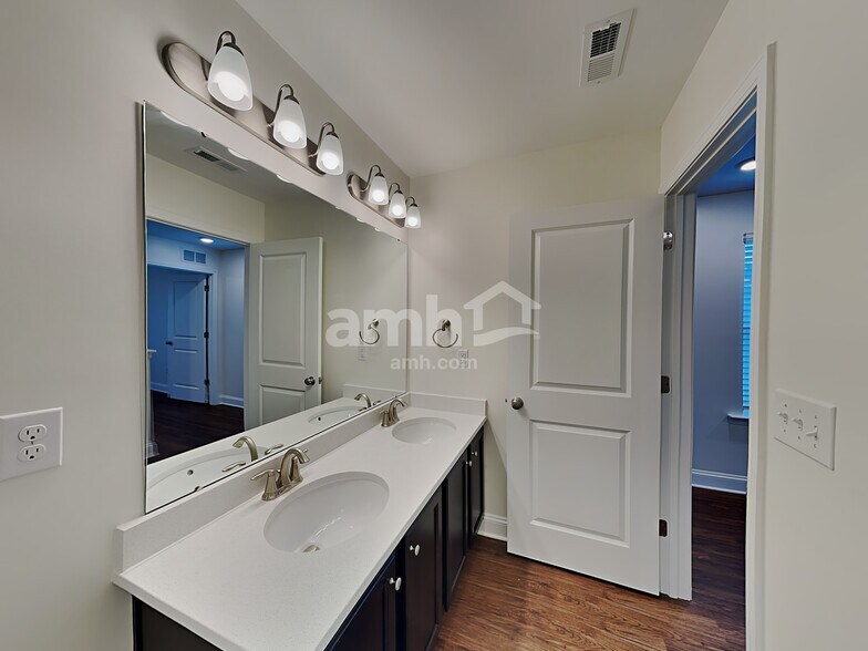 Building Photo - 2023 St Joseph Dr