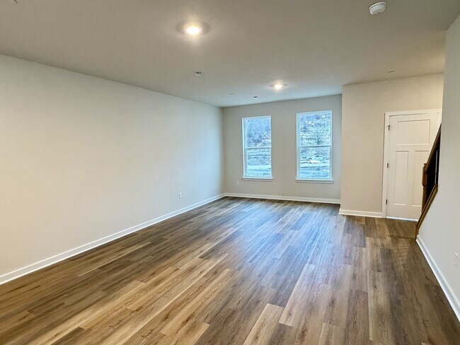 Building Photo - 531 Cooper St