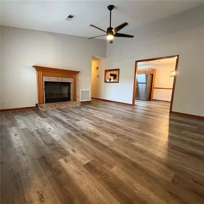 Building Photo - 1233 Shannon Way SW