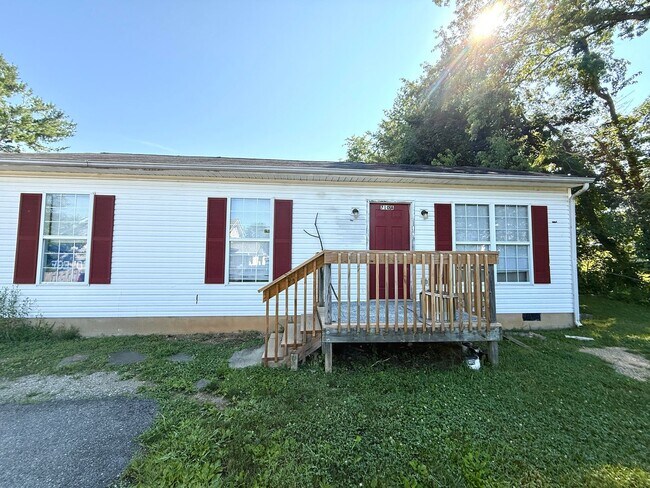 Building Photo - Roanoke St