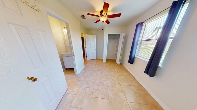 Building Photo - Great 2 bedrooms and 1 bathrooms Beach House