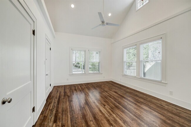 Building Photo - 303 W Clay St
