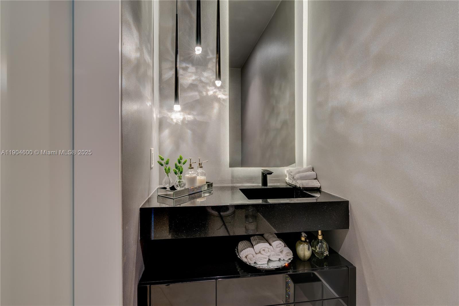 Building Photo - 18555 Collins Ave