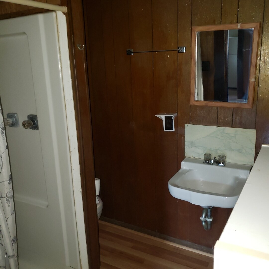 Building Photo - 319 N Doak St