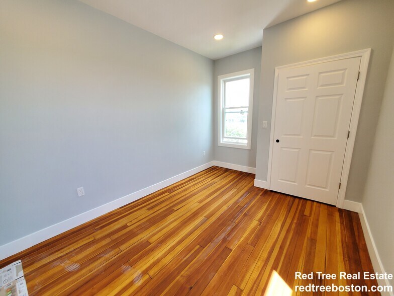 Building Photo - 31 Faywood Ave