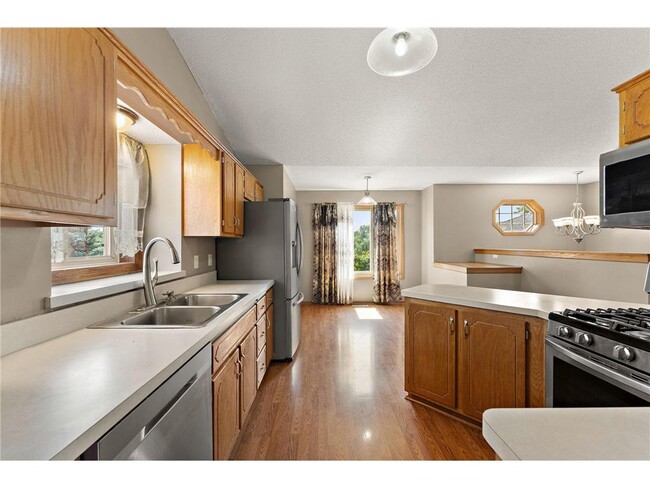 Building Photo - 5785 Yucca Ln N