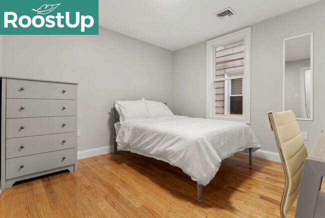 Building Photo - Furnished Private Bedroom in South Boston