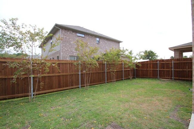 Building Photo - Townhome @ Jameson St. | Luxury 3 Bed / 2.5 Bath | Private Fenced Backyard