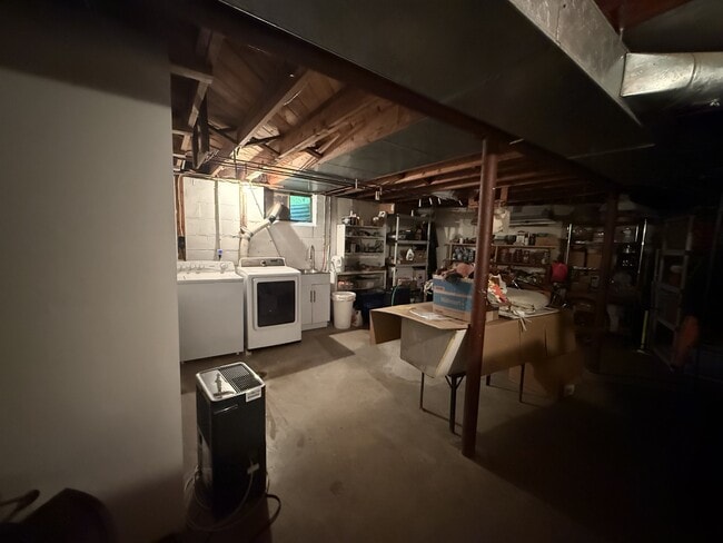 Building Photo - 443 Thurber St