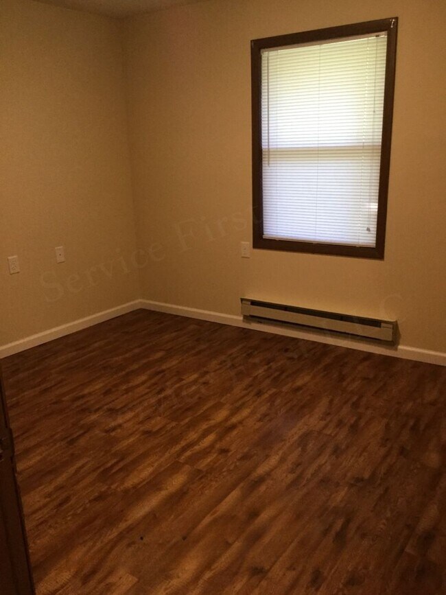 Building Photo - Calhoun Village Apartments