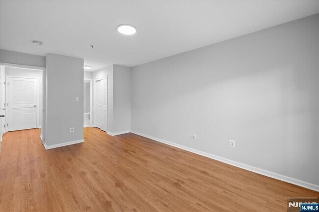 Building Photo - 372 Cambridge Dr