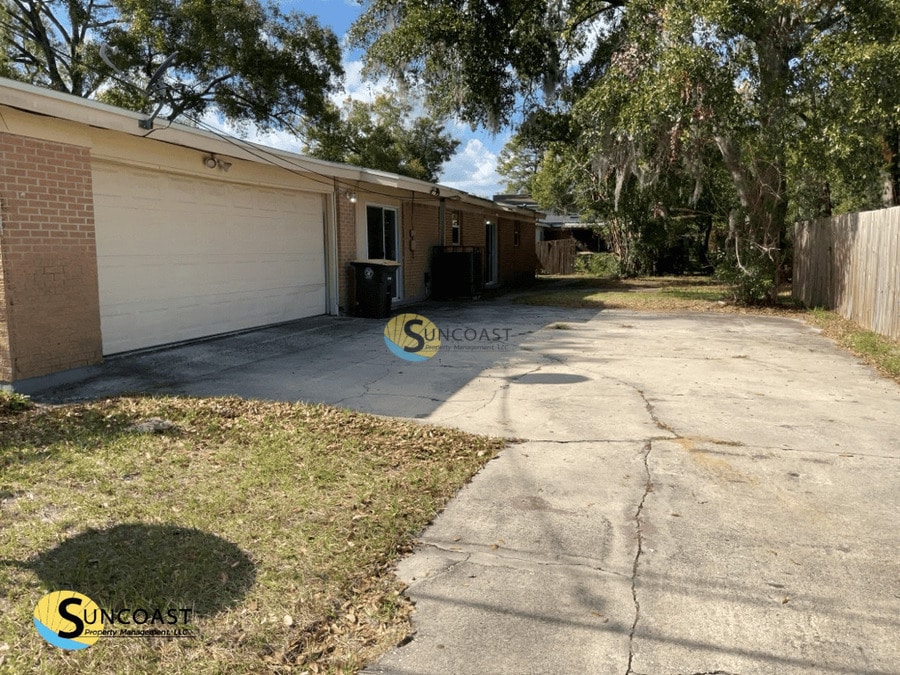 Building Photo - 4805 Locksley Ave