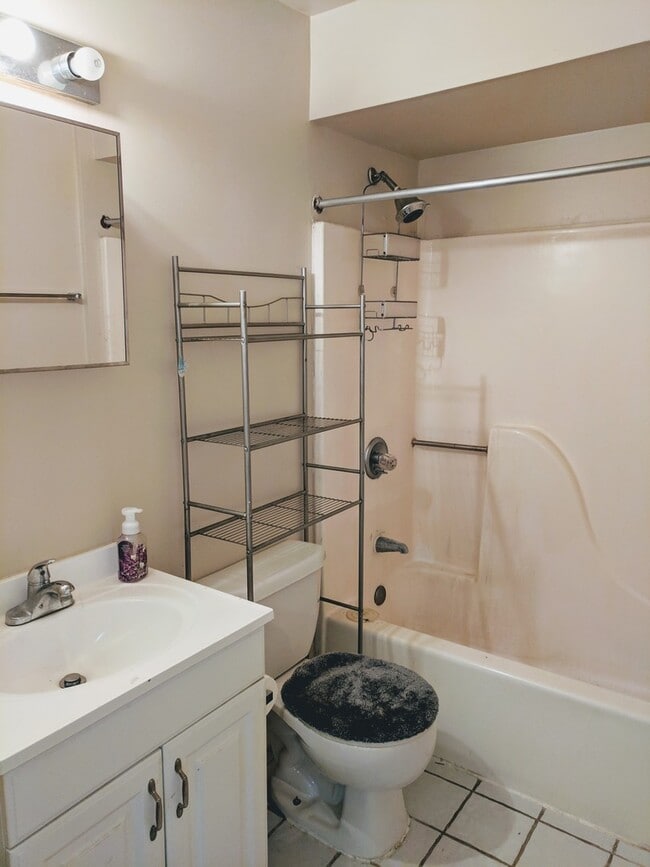 Building Photo - 1731 E Main St