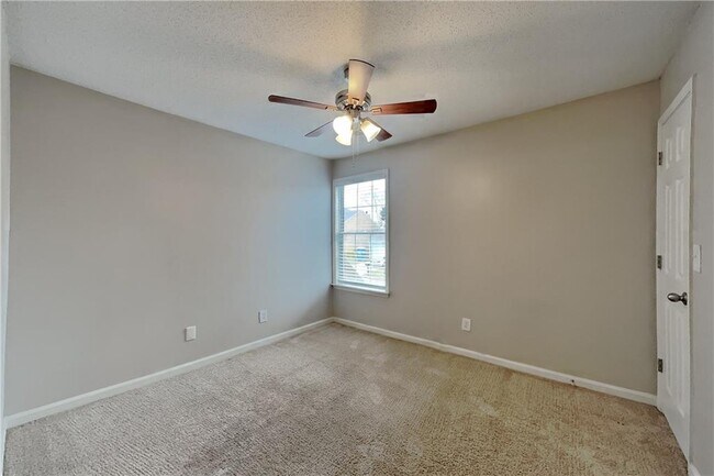 Building Photo - 13040 Carriage Park Ln