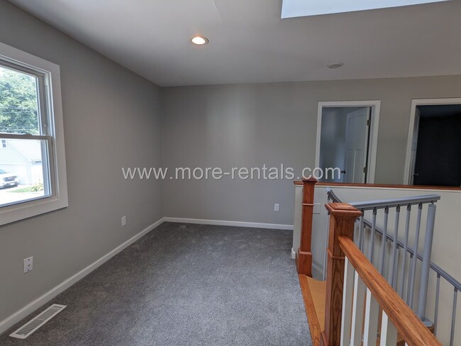 Building Photo - Updated German Village house area with attached garage