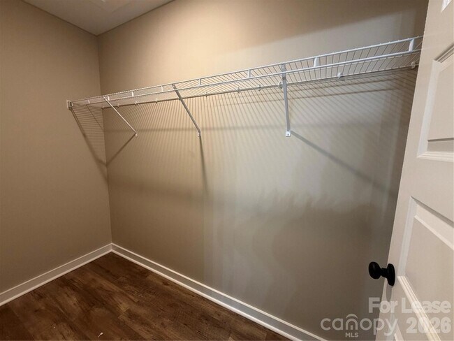 Building Photo - 626 W Bell St