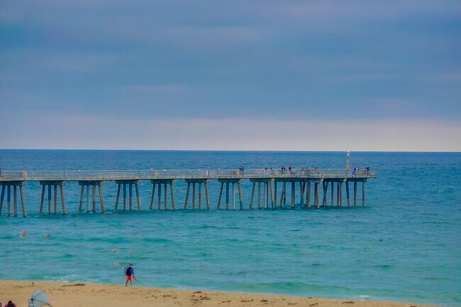 Building Photo - 1510 The Strand