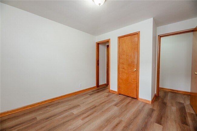 Building Photo - 416 W Spruce St