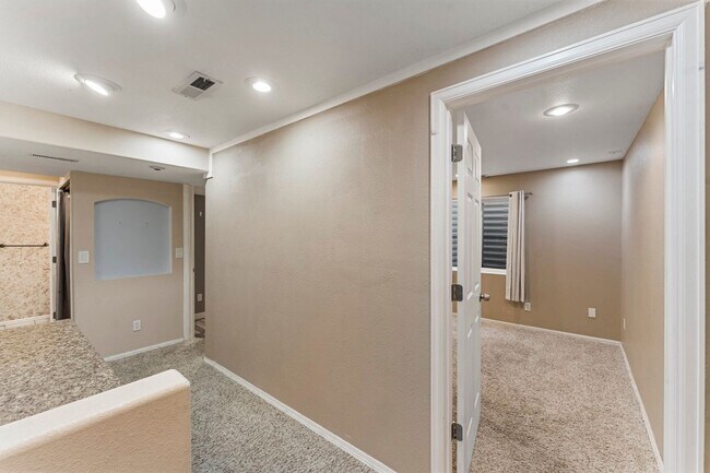 Building Photo - Spacious Home in Highly Desirable Windmill Mesa