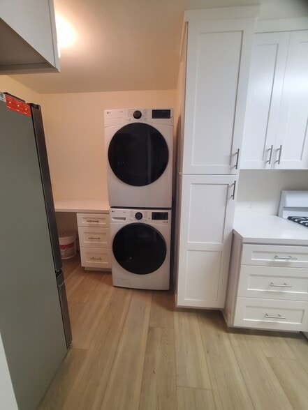 Building Photo - 13529 Burbank Blvd