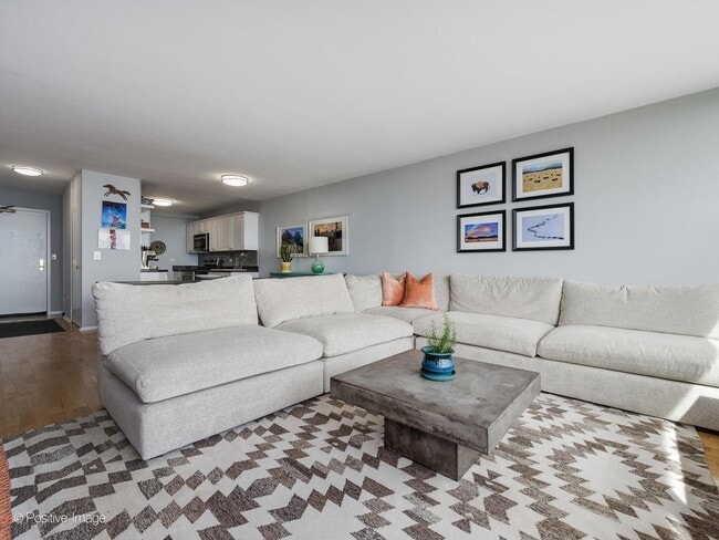 Building Photo - 1850 N Clark St