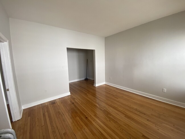 Building Photo - 140 Callender St