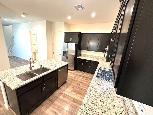 Building Photo - Natomas 3 Bedroom Home with a loft for rent!