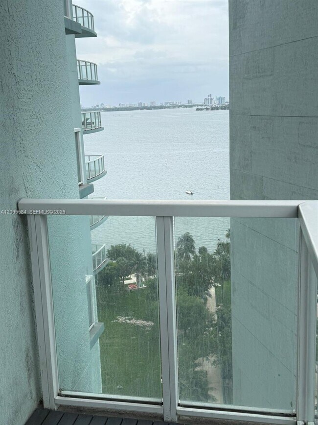 Building Photo - 1900 N Bayshore Dr
