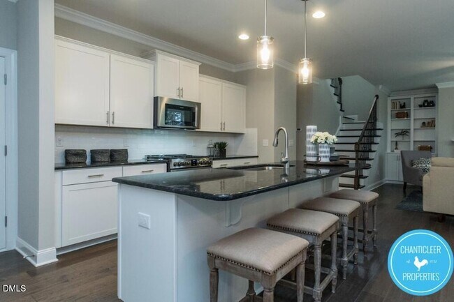 Building Photo - 2527 Reynolds Dr