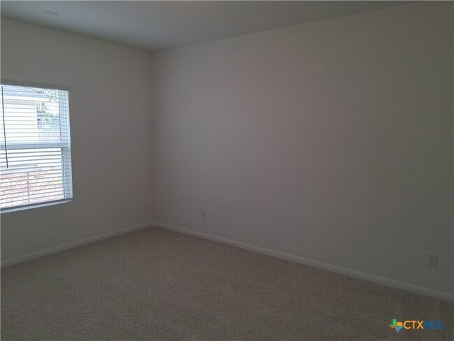 Building Photo - 253 Villars Dr