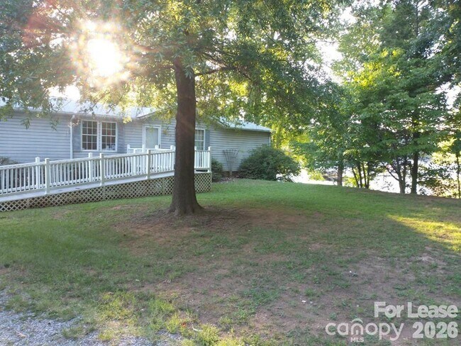 Building Photo - 447 Kemp Rd