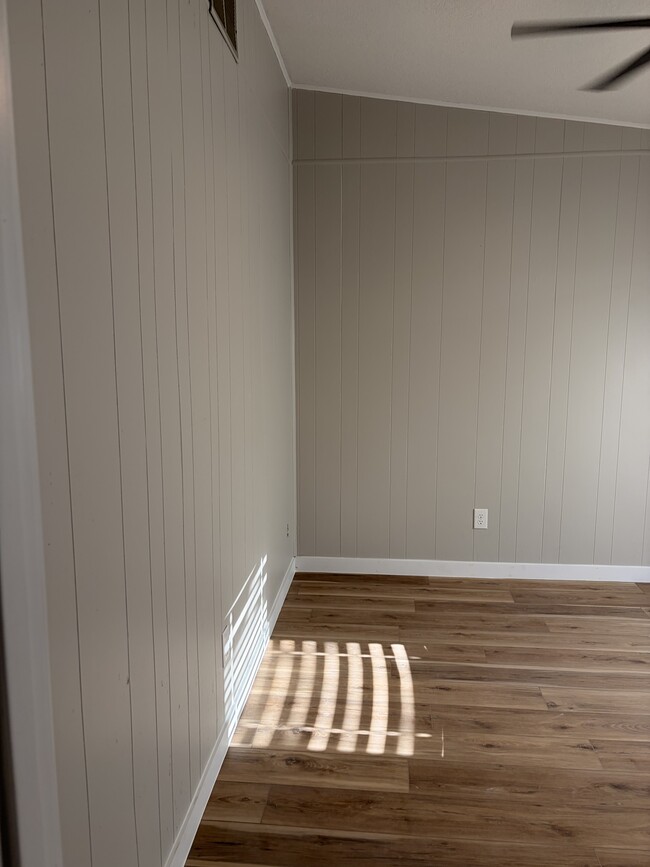 Building Photo - Unit 5