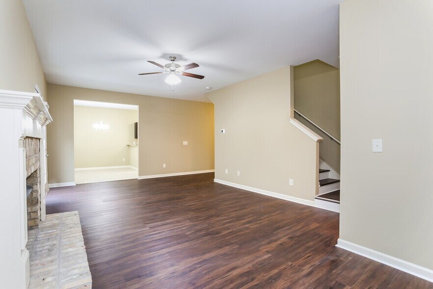 Building Photo - 118 Crescent Woode Way