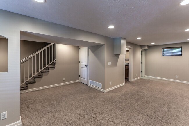 Building Photo - 3001 Harney St