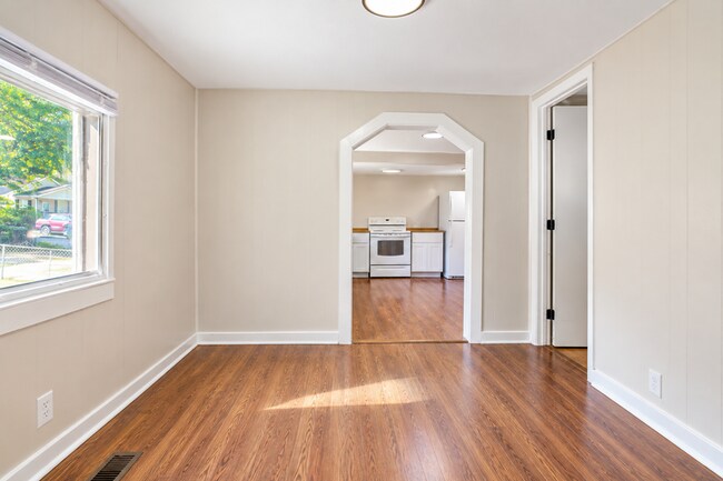 Building Photo - 2765 Sunset Ave
