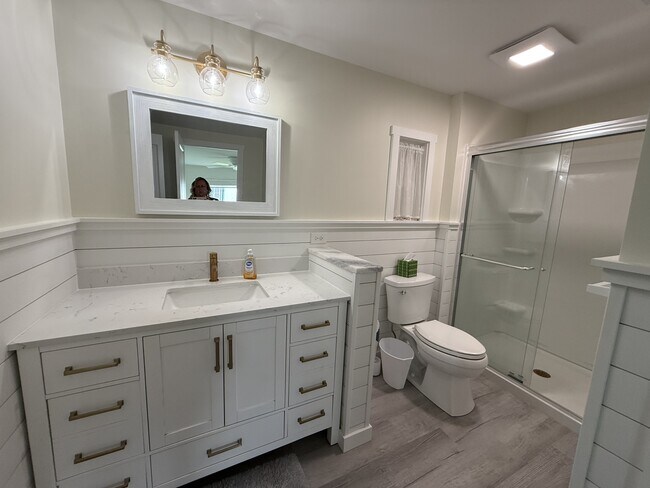 Building Photo - 637 Los Altos