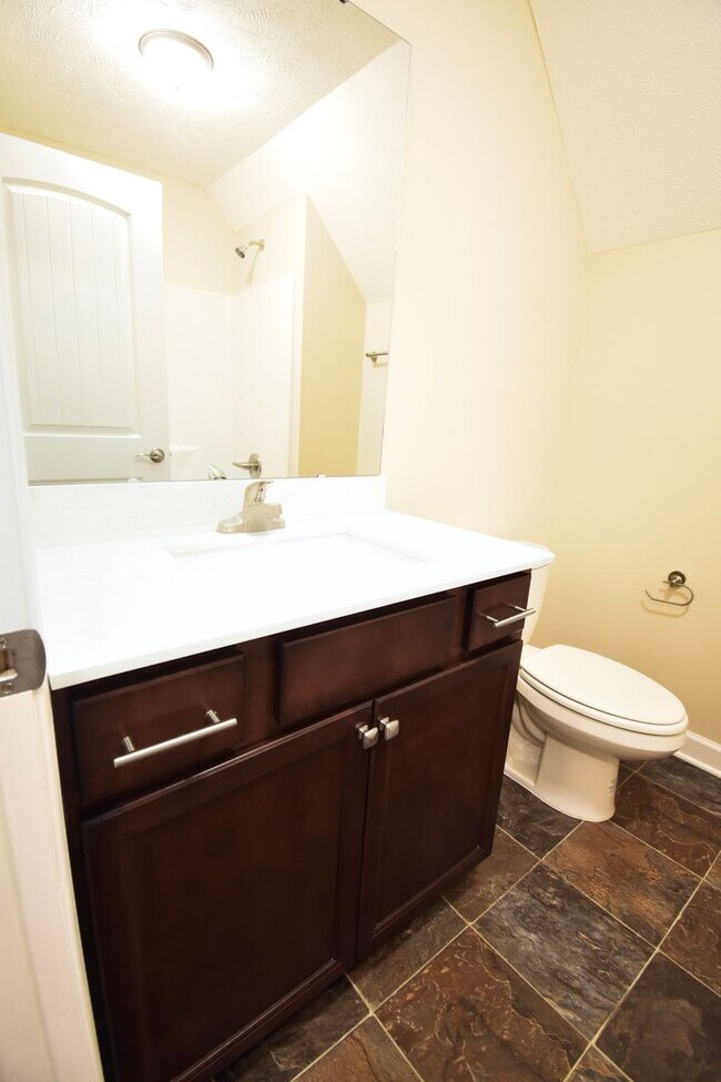 Building Photo - 4 Bedroom 3 Bathroom No Pets