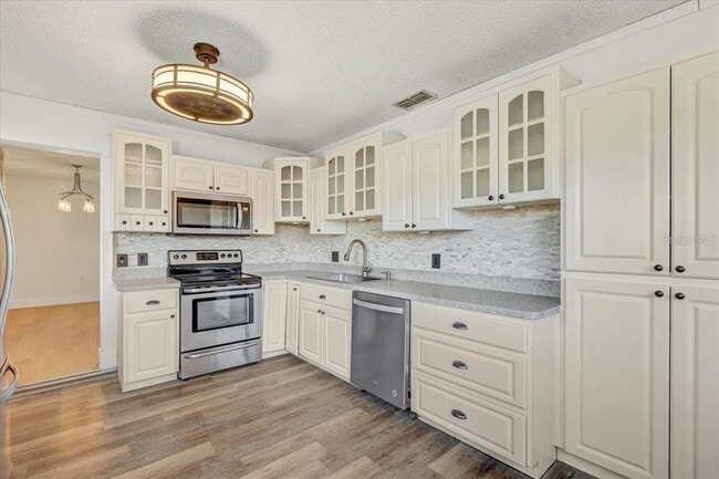 Building Photo - 7012 Pin Cherry Ln