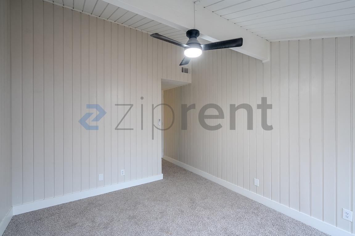 Building Photo - 19 Lakeway St