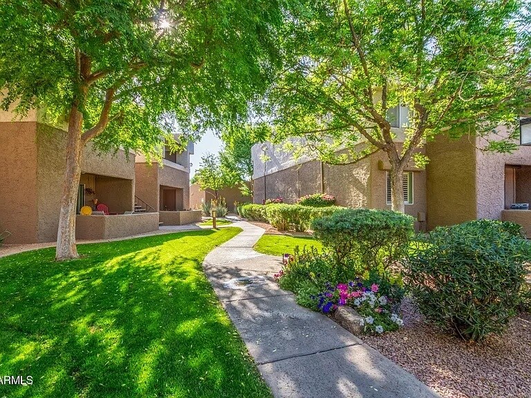 Well Manicured Grounds - 4554 E Paradise Village Pky N